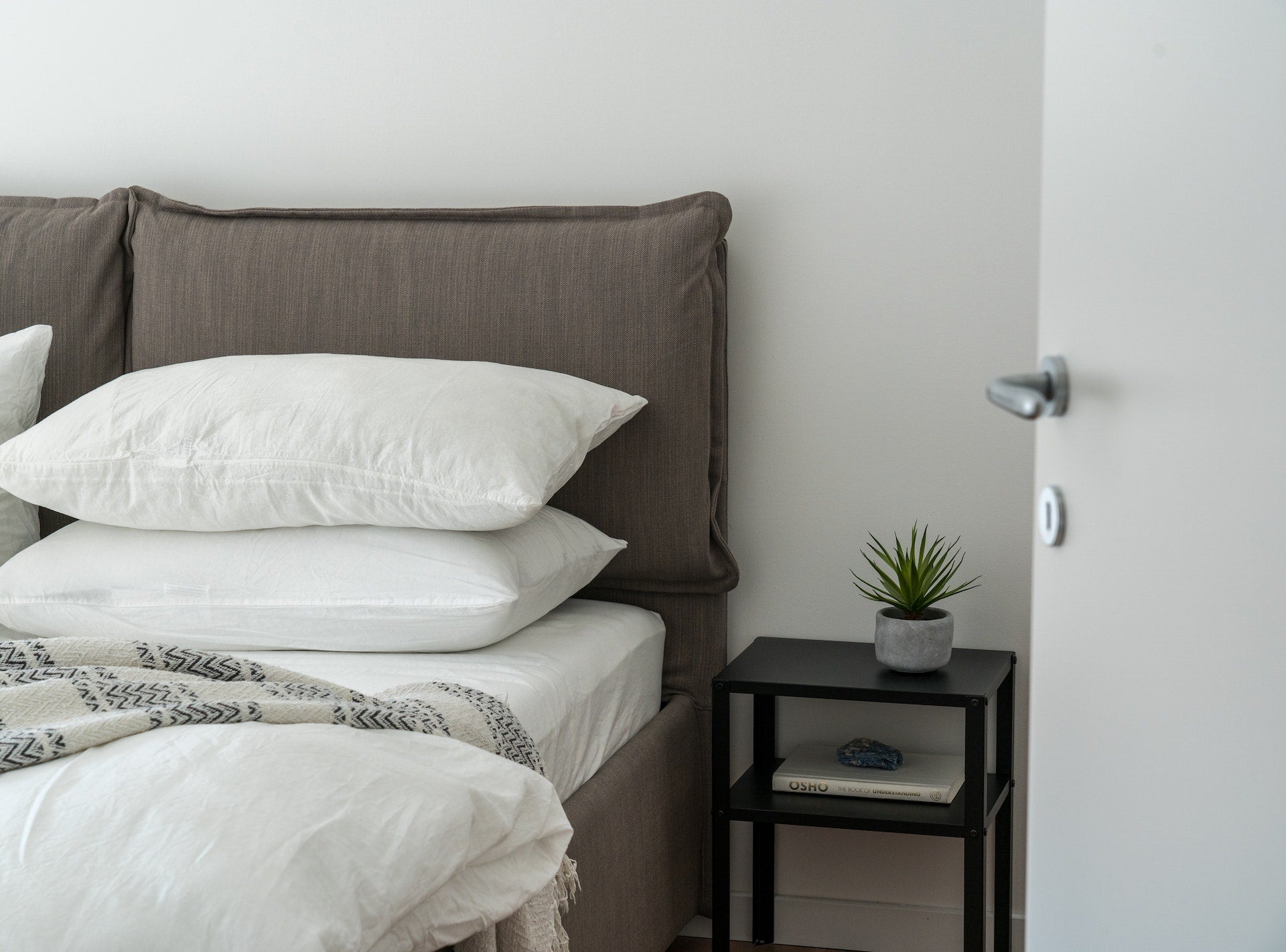 How to Set Up the Perfect Guest Room