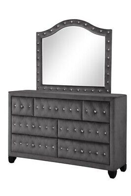 Tulip Queen 5-N Upholstery Bedroom Set Made With Wood In Gray